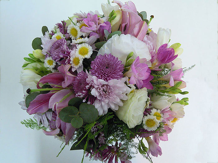 Arreglo floral profesional con el conocimiento de las reglas del Arte Floral